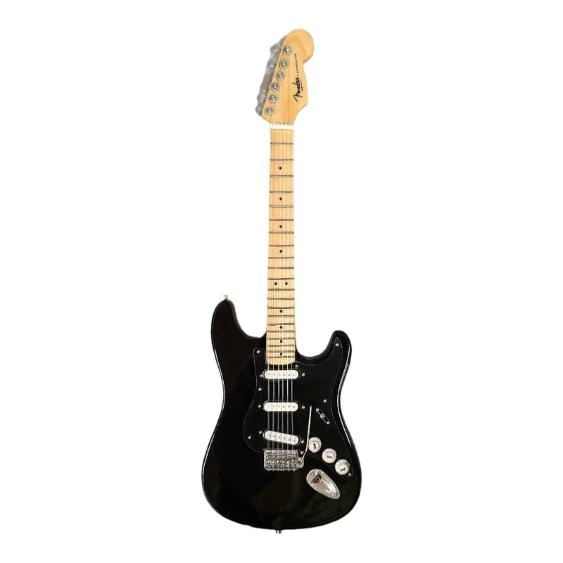 Axe Heaven Fender™ Strat™ Black Finish &amp; Black Pick Guard Axe Heaven Coleccionables